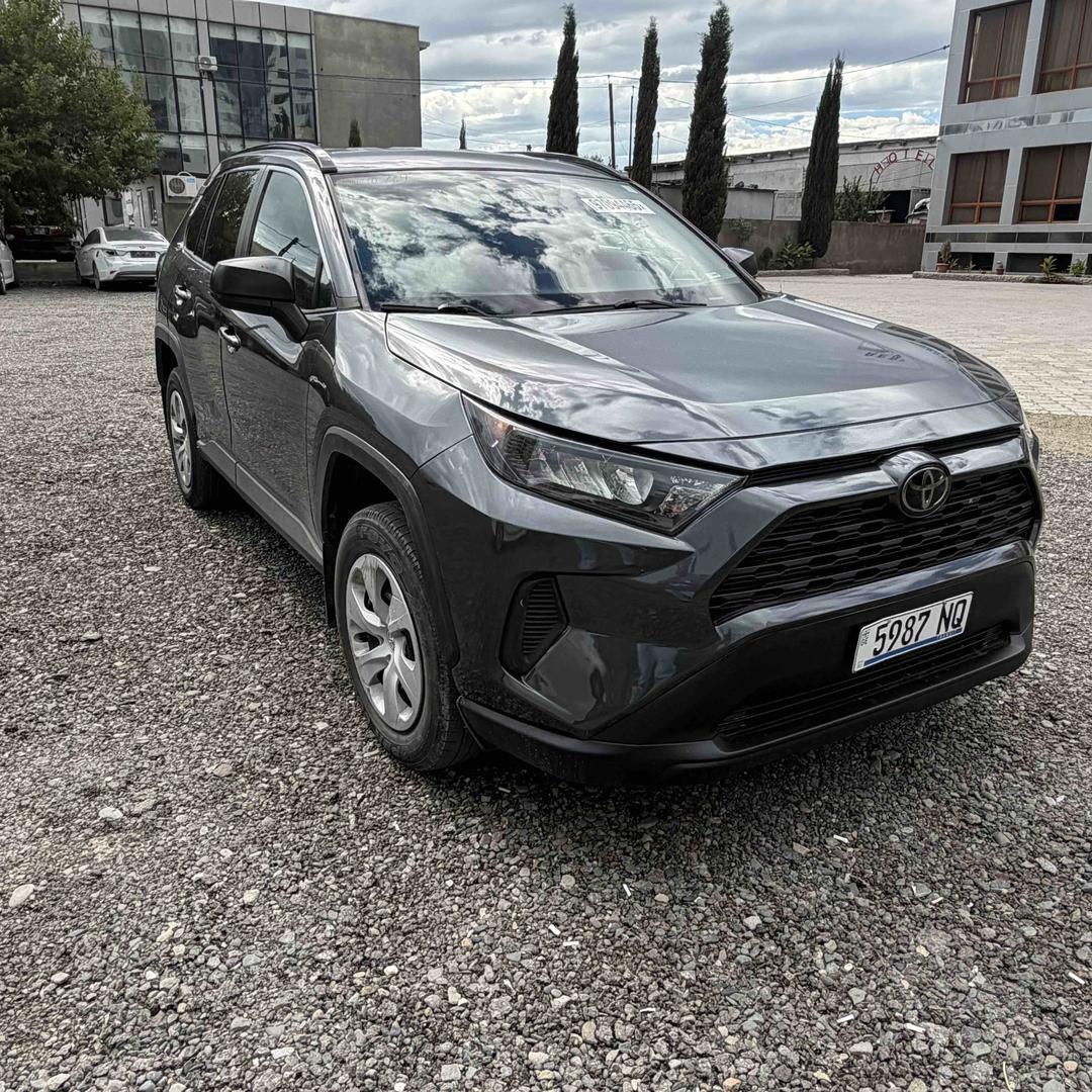 Toyota RAV4 2020 — photo 2