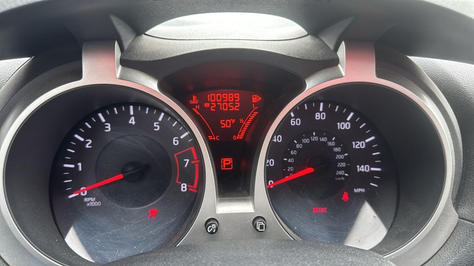 Nissan Juke 2011 — photo 2