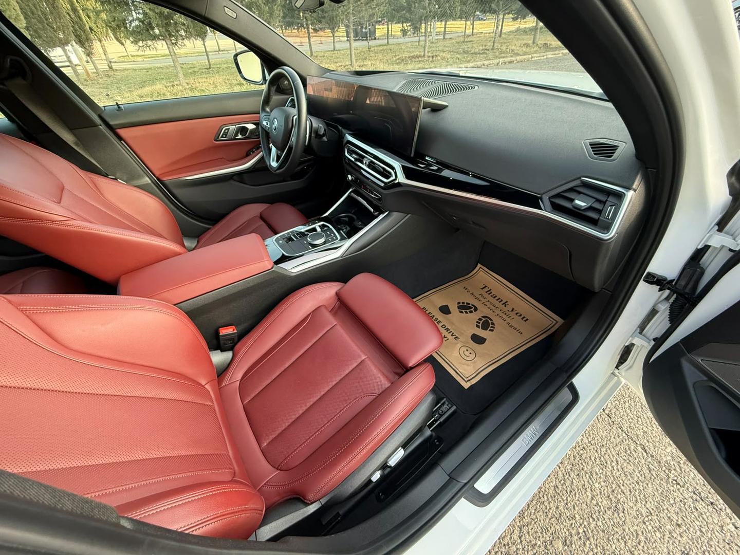 BMW 330 2022 — photo 2