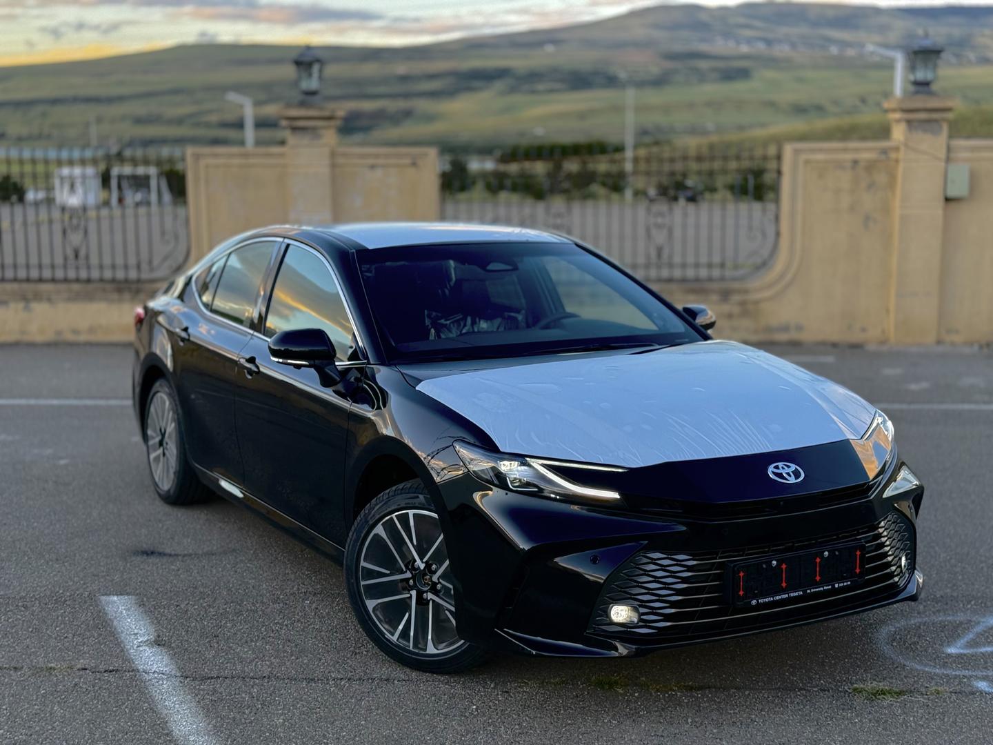 Toyota Camry 2026 — photo 2