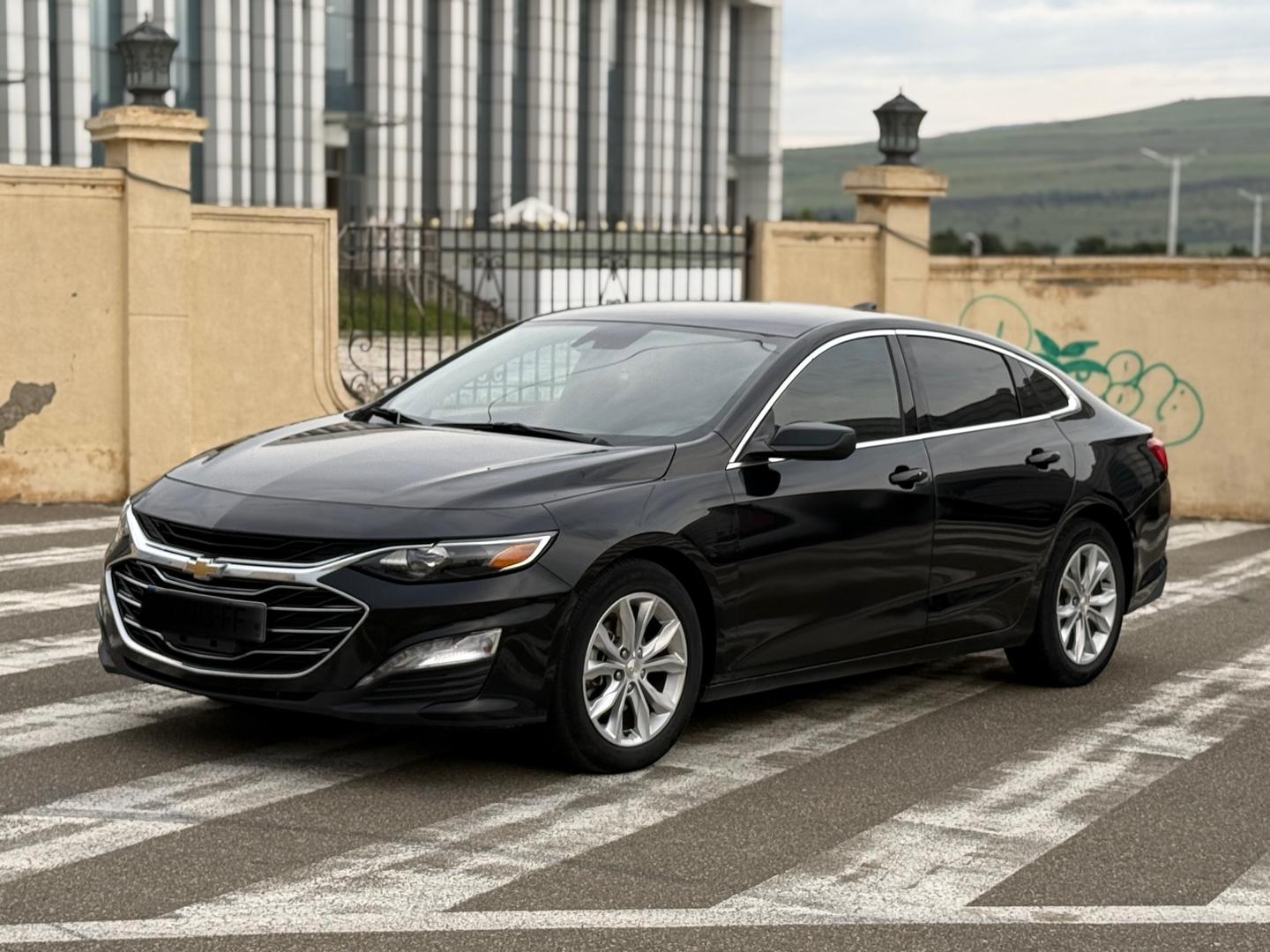 Chevrolet Malibu 2023 — photo 2