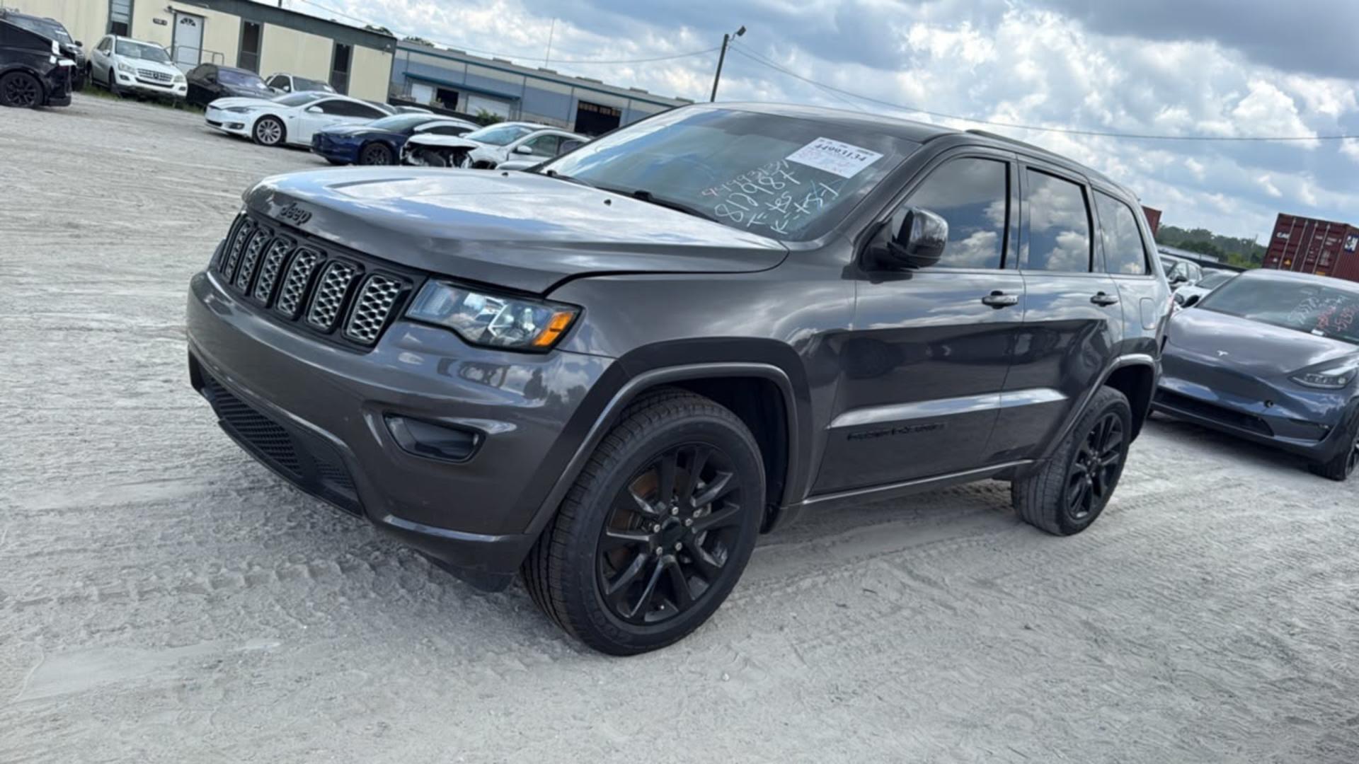 Jeep Grand Cherokee 2021 — photo 2
