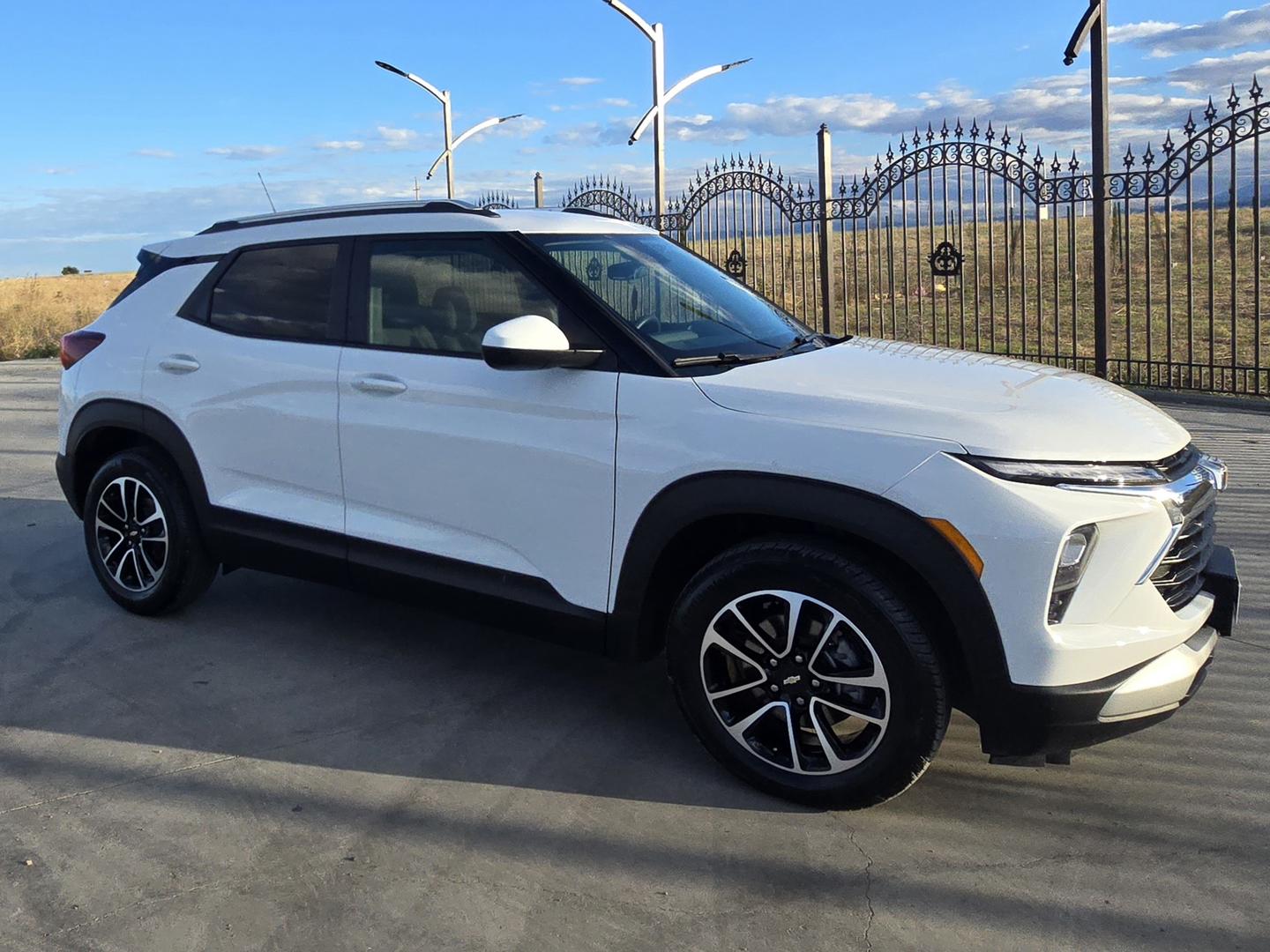 Chevrolet Trailblazer 2023 — photo 2
