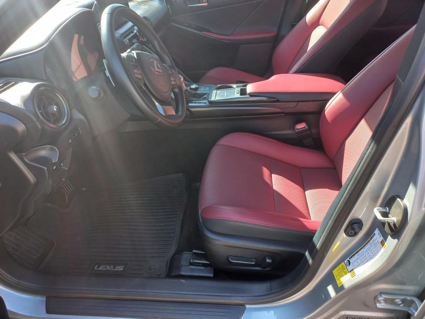 Lexus IS 350 2024 — photo 2