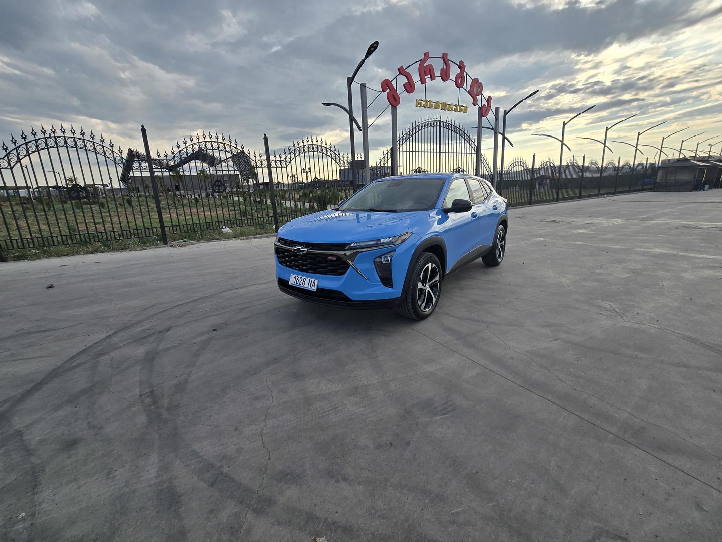 Chevrolet Trax 2023 — photo 2