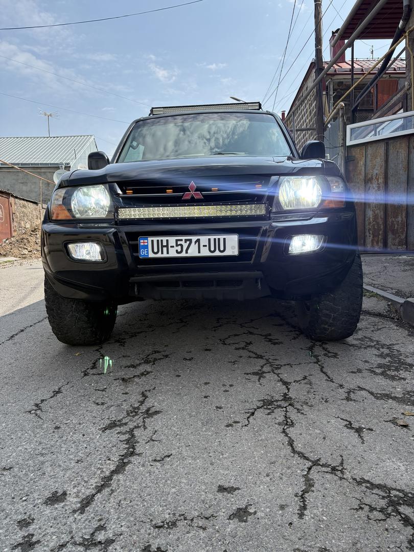 Mitsubishi Pajero 2001 — photo 2