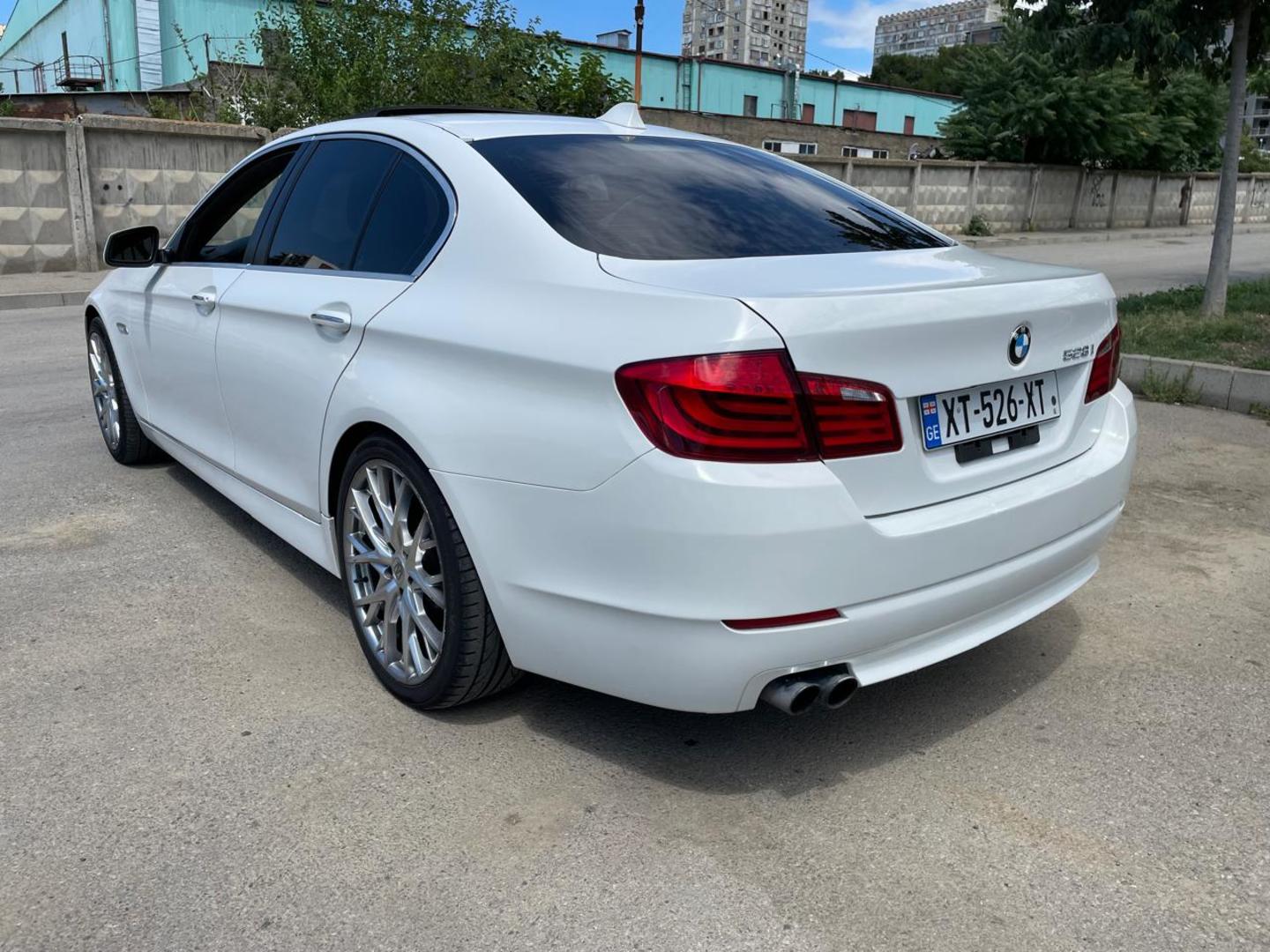 BMW 528