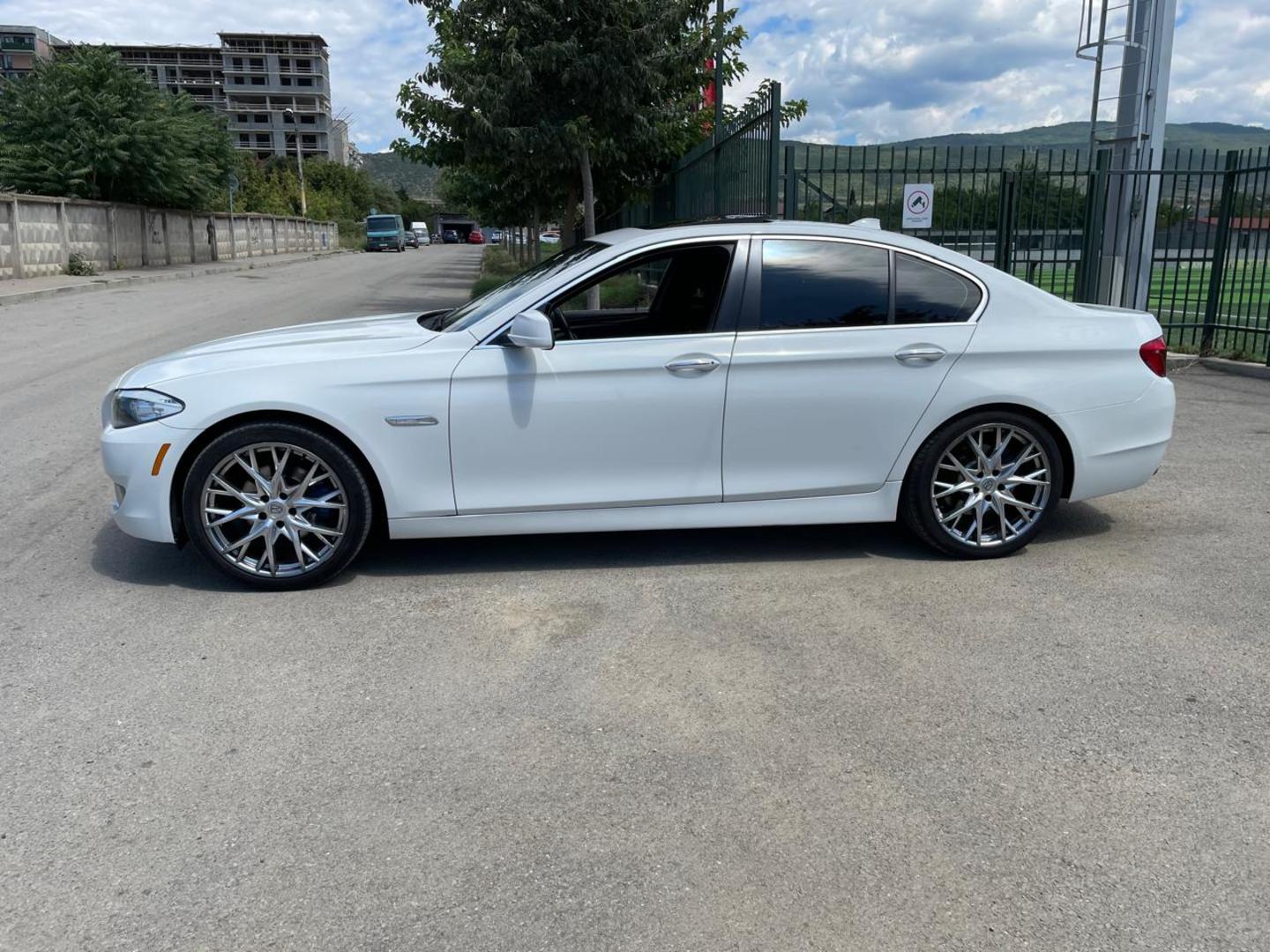 BMW 528 2013 — photo 2