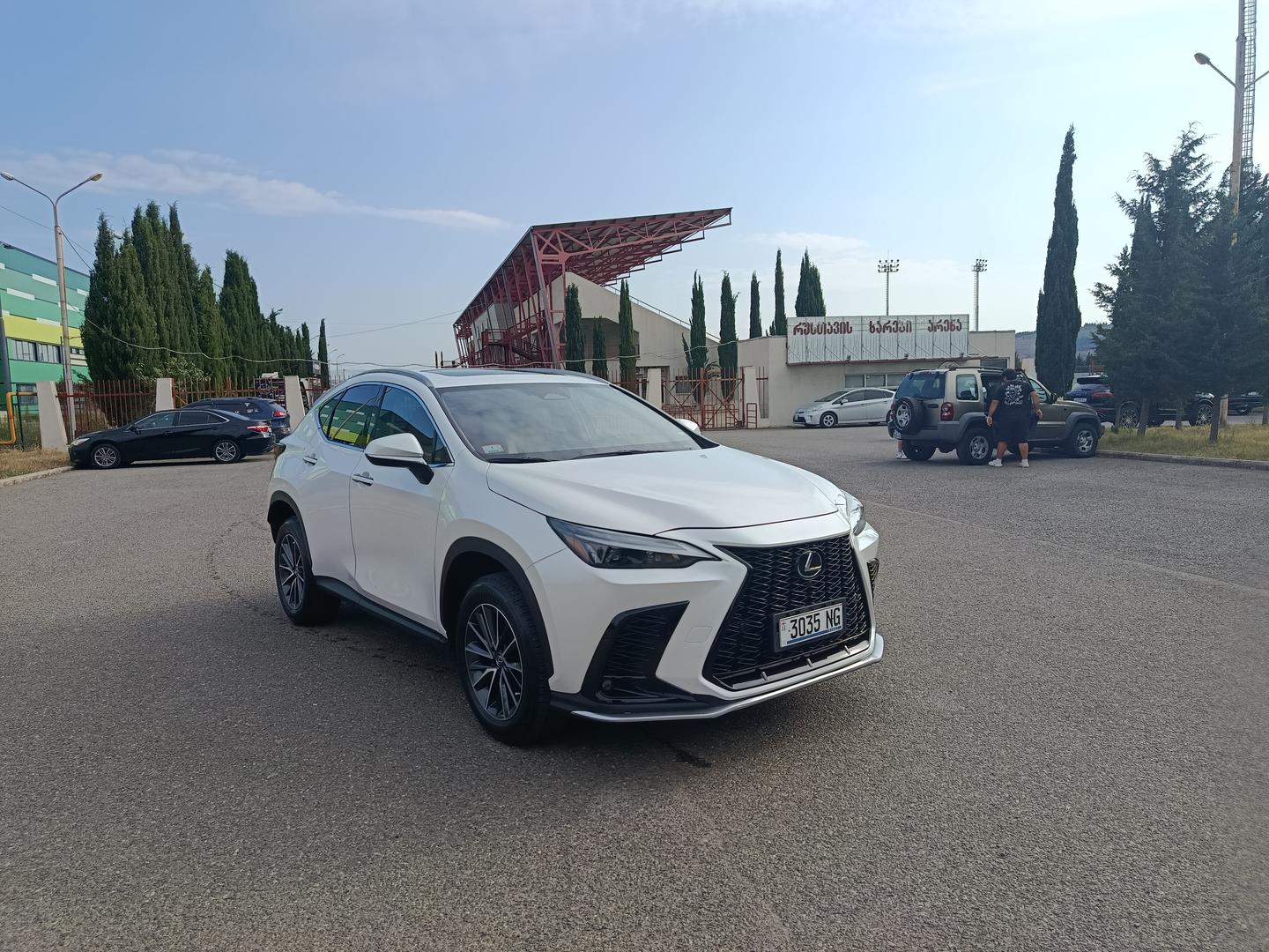 Lexus NX 350 2023 — photo 2