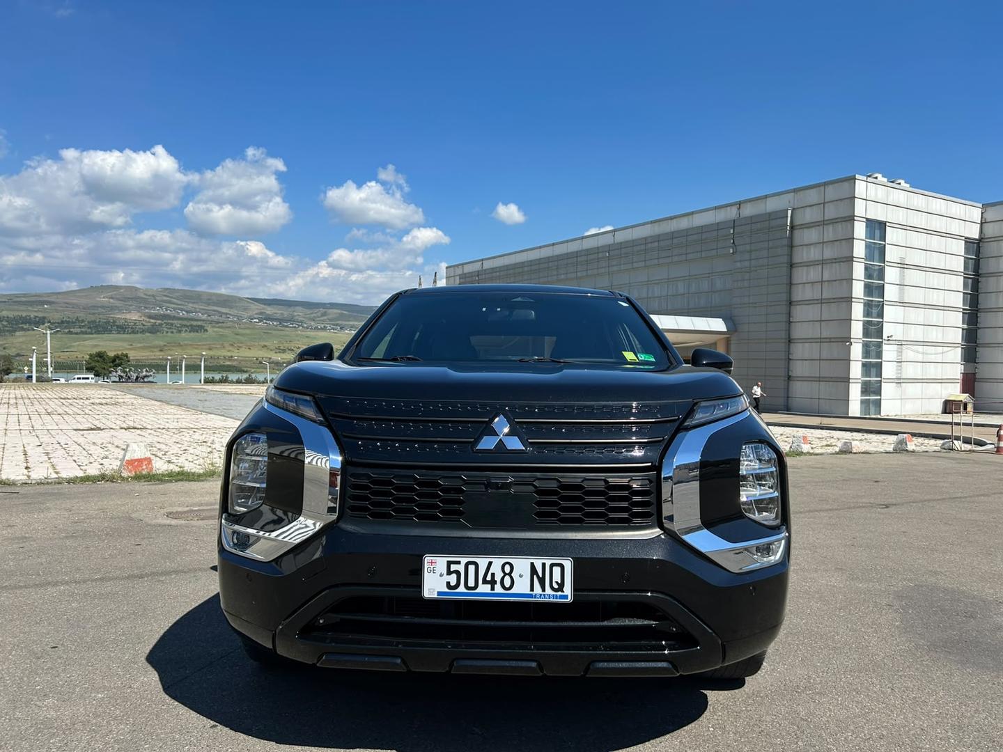 Mitsubishi Outlander 2023 — photo 2