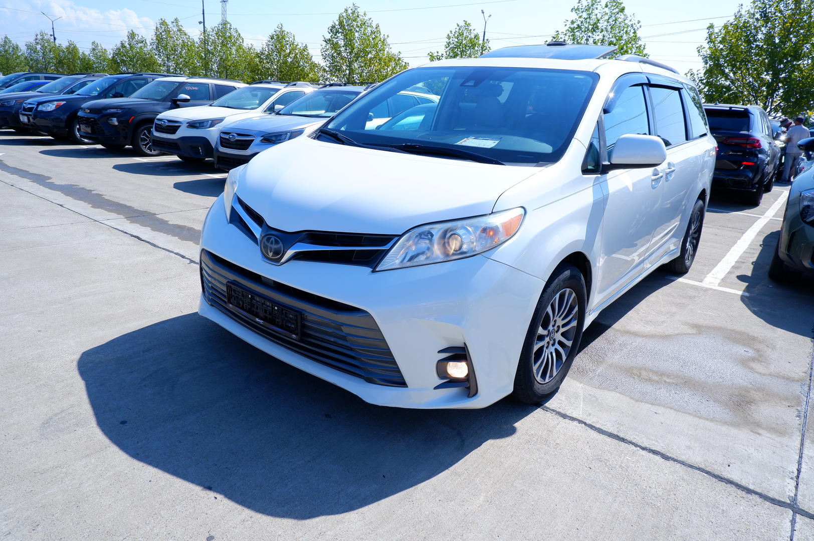 Toyota Sienna 2019 — photo 2