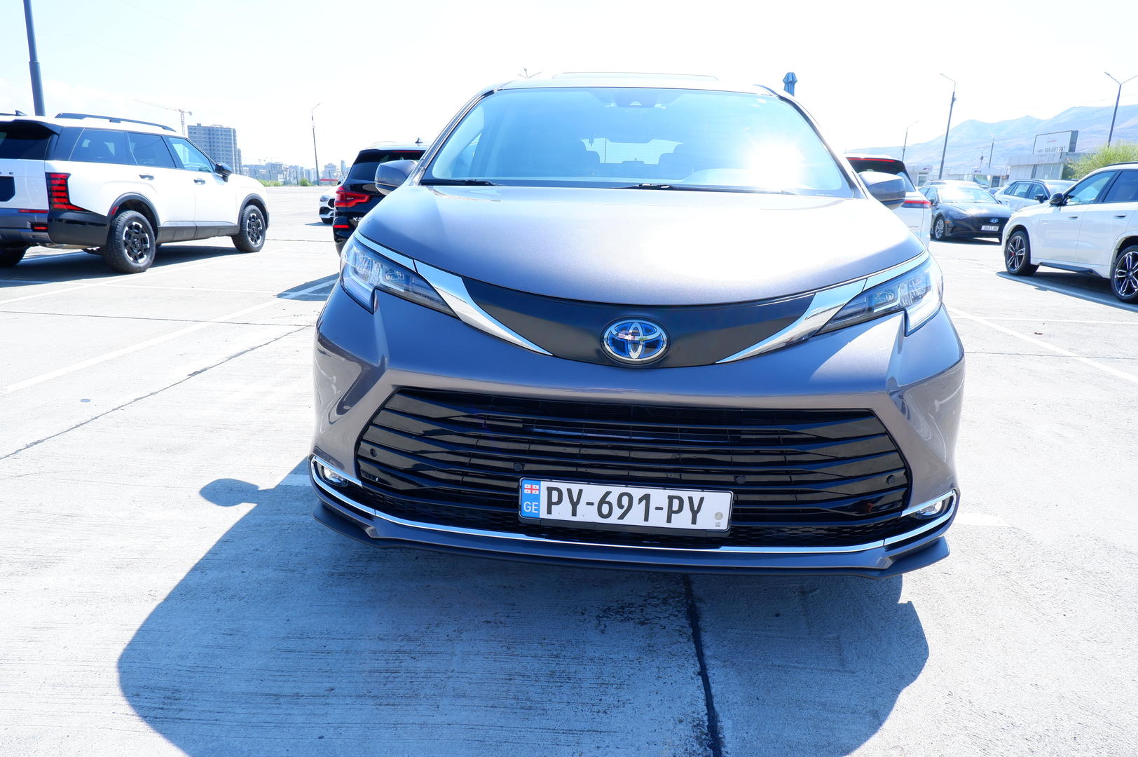 Toyota Sienna 2021 — photo 2