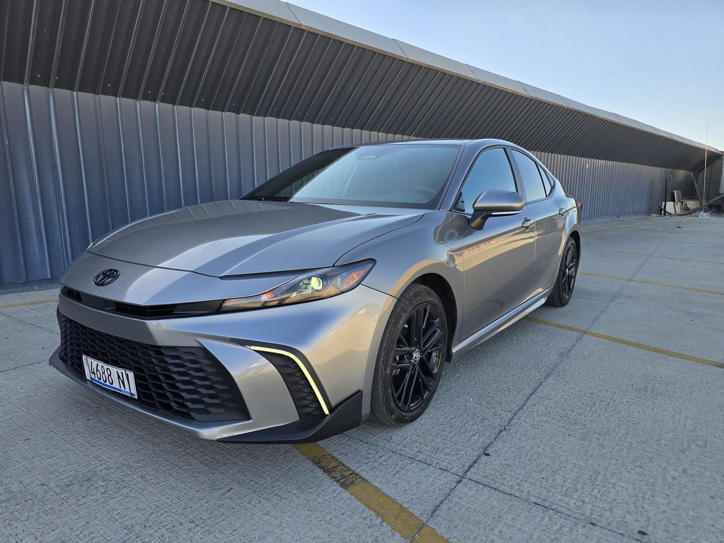 Toyota Camry 2025 — photo 2