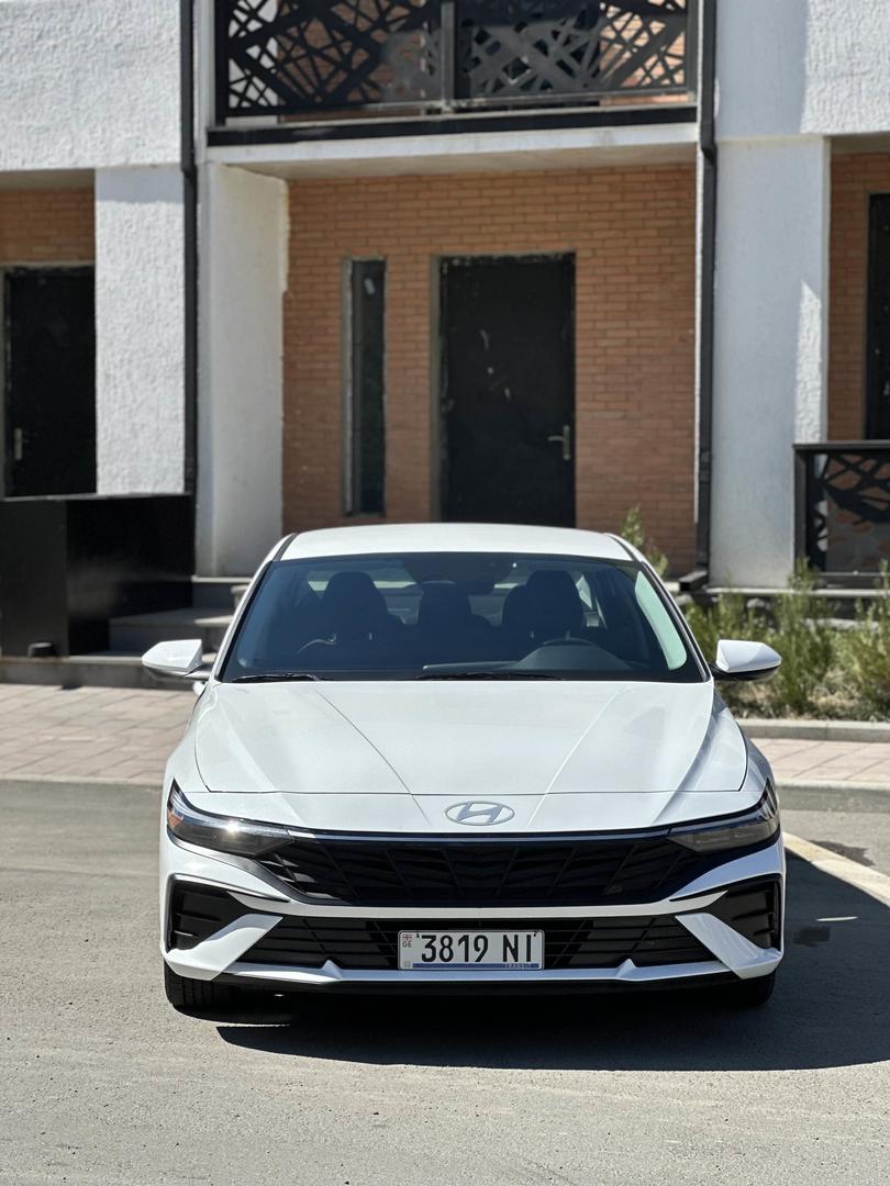 Hyundai Elantra 2023 — photo 2