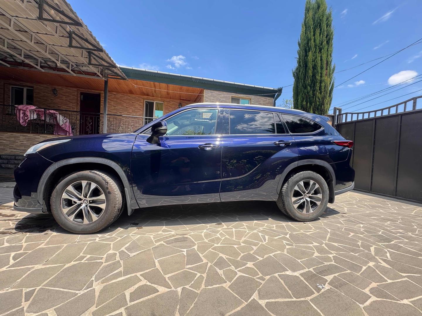Toyota Highlander 2022 — photo 2