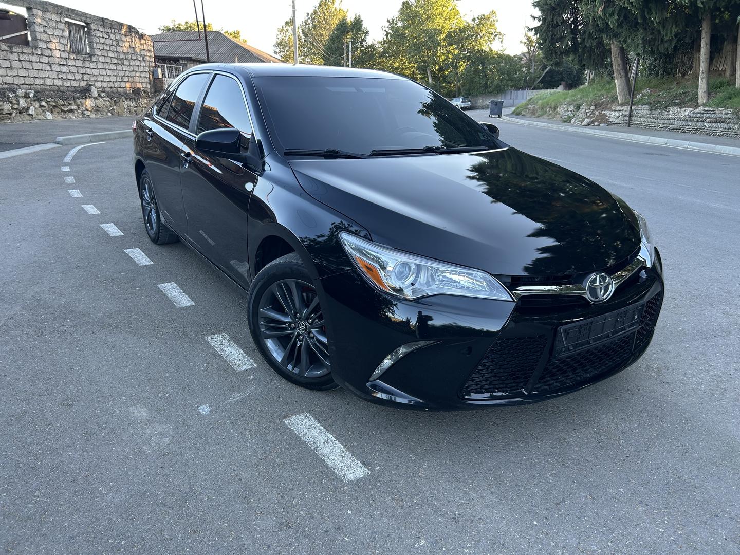 Toyota Camry 2017 — photo 2