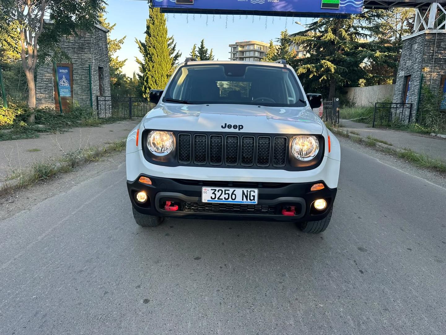 Jeep Renegade 2023 — photo 2
