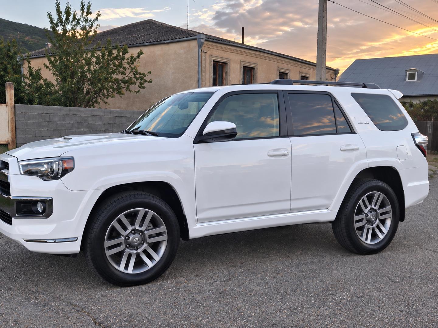 Toyota 4Runner 2024 — photo 2