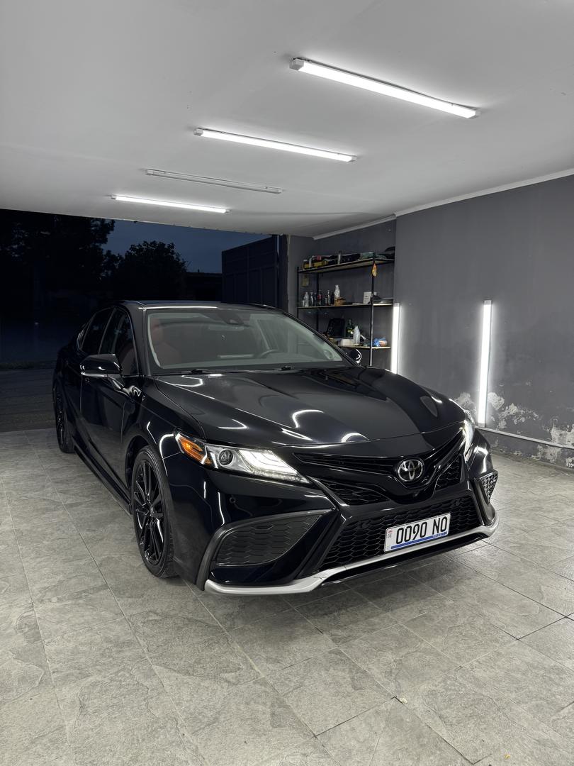 Toyota Camry 2021 — photo 2
