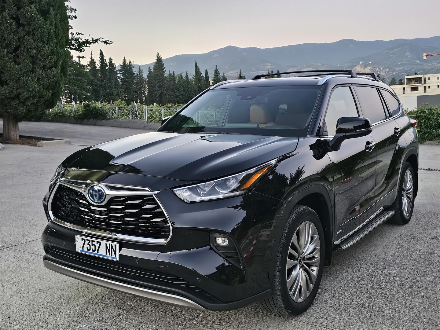 Toyota Highlander 2022 — photo 2