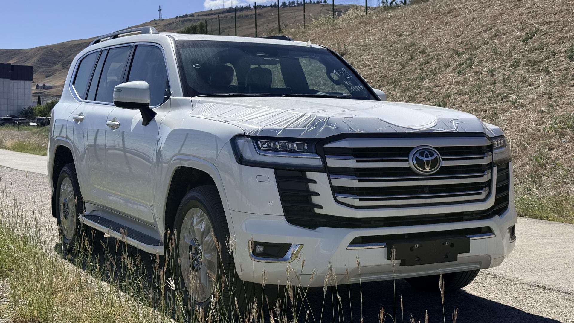 Toyota Land Cruiser 300