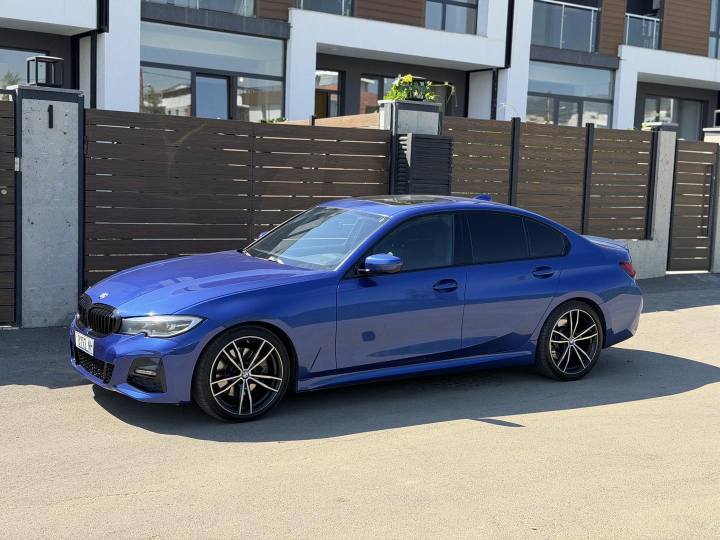 BMW 330 2022 — photo 2