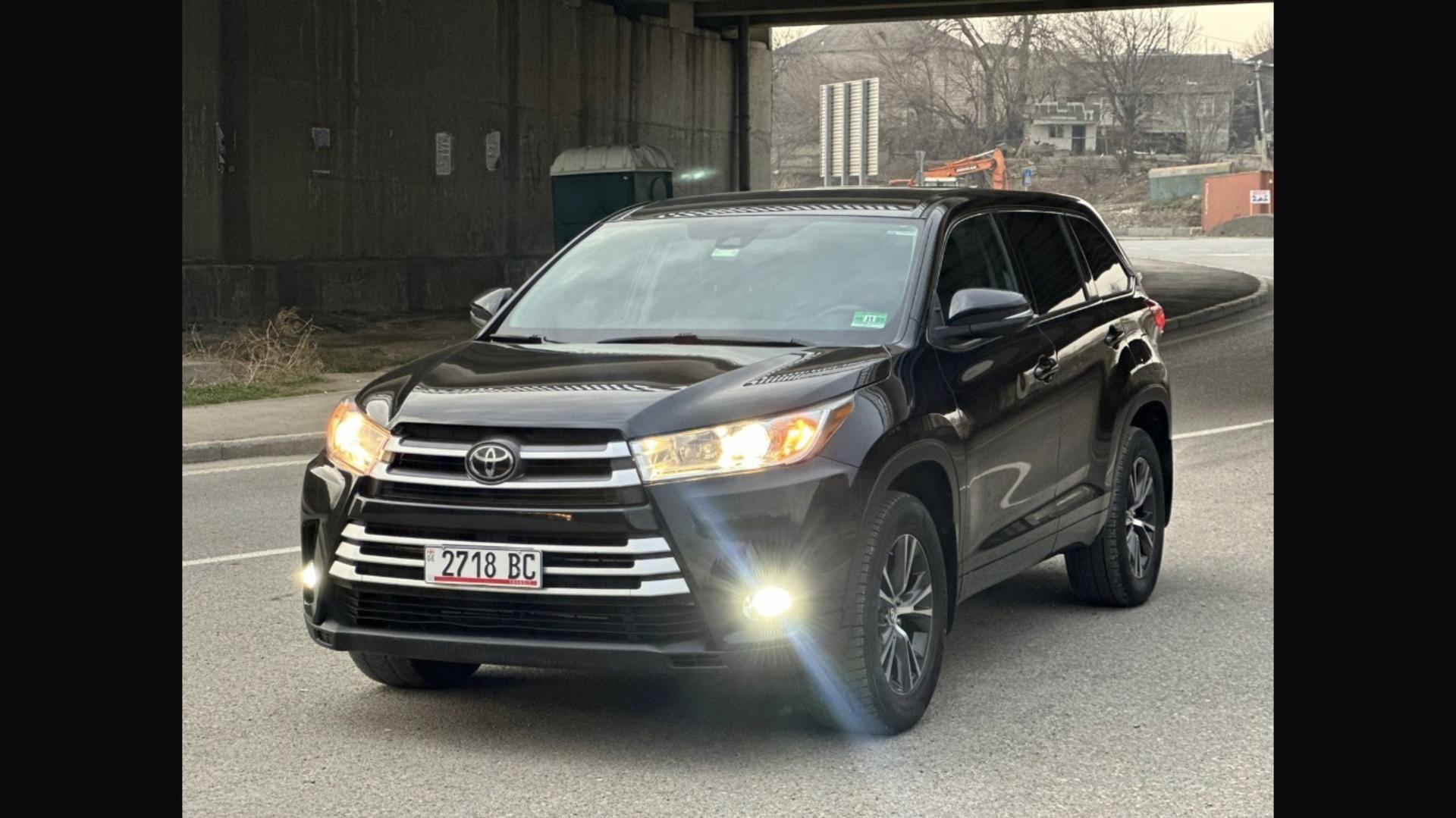 Toyota Highlander 2018 — photo 2