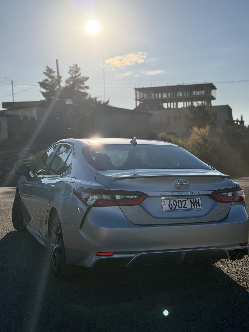 Toyota Camry 2021 — photo 2