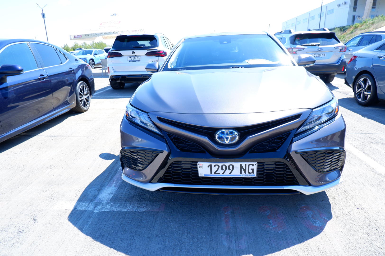 Toyota Camry 2022 — photo 2