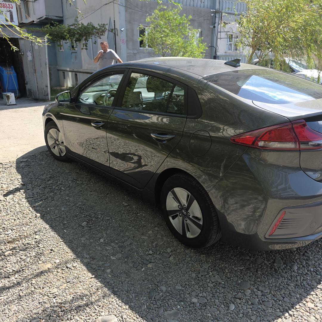 Hyundai Ioniq 2021 — photo 2
