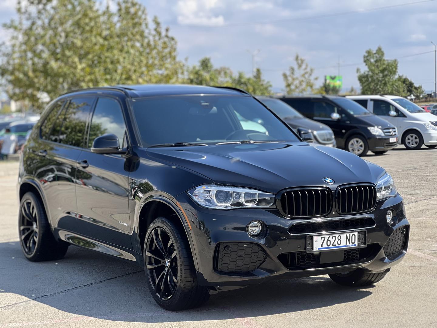 BMW X5 2017 — photo 2