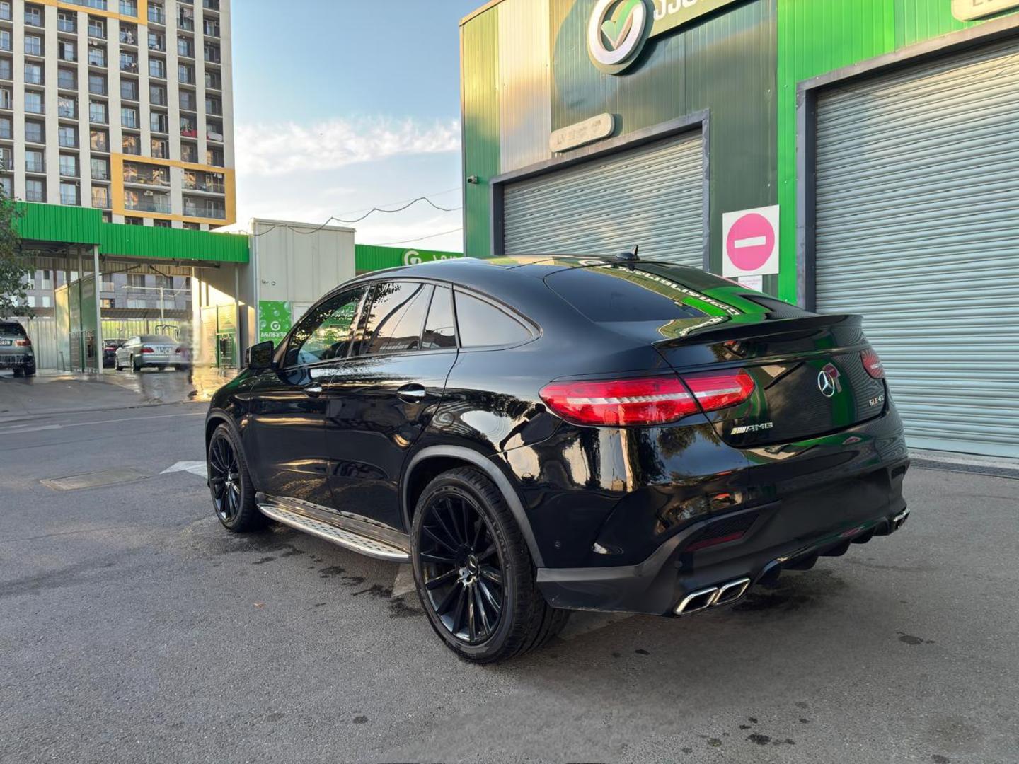Mercedes-Benz GLE 43 AMG 2018 — photo 2