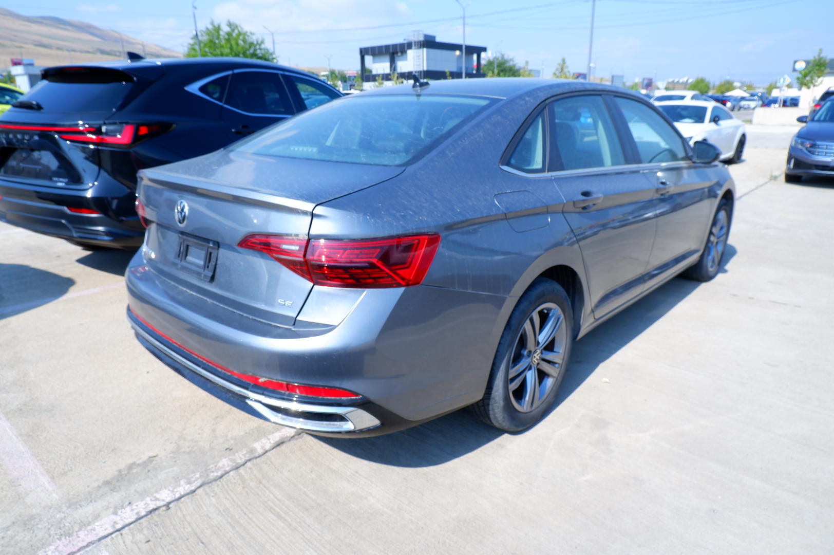 Volkswagen Jetta 2023 — photo 2