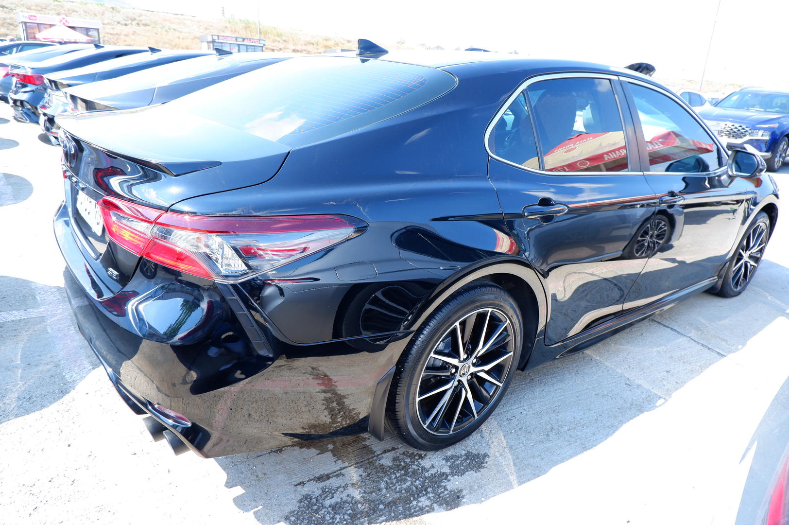 Toyota Camry 2021 — photo 2