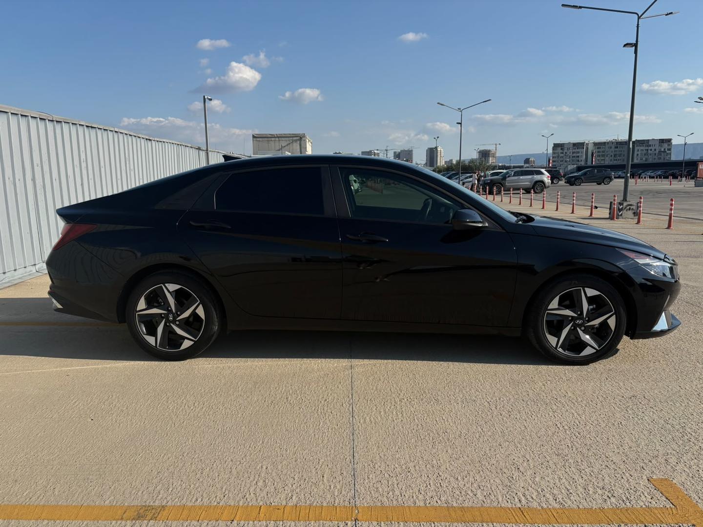 Hyundai Elantra 2023 — photo 2