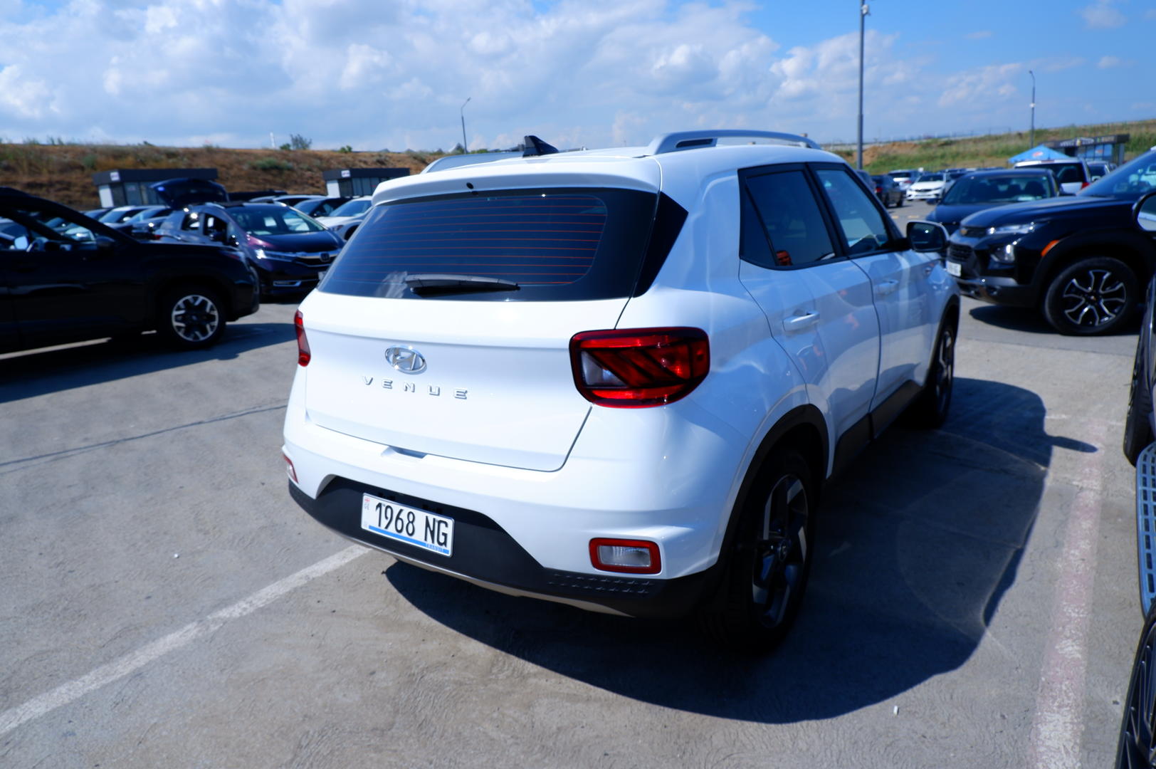 Hyundai Venue 2023 — photo 2
