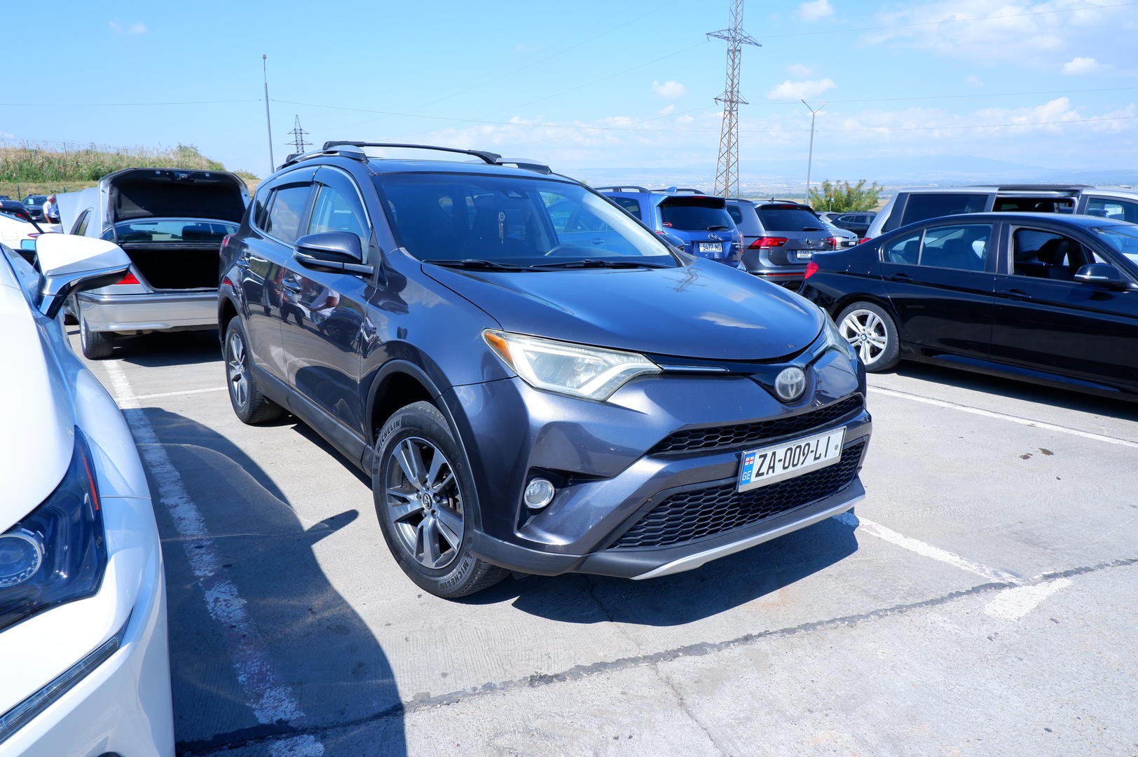 Toyota RAV4 2017 — photo 2