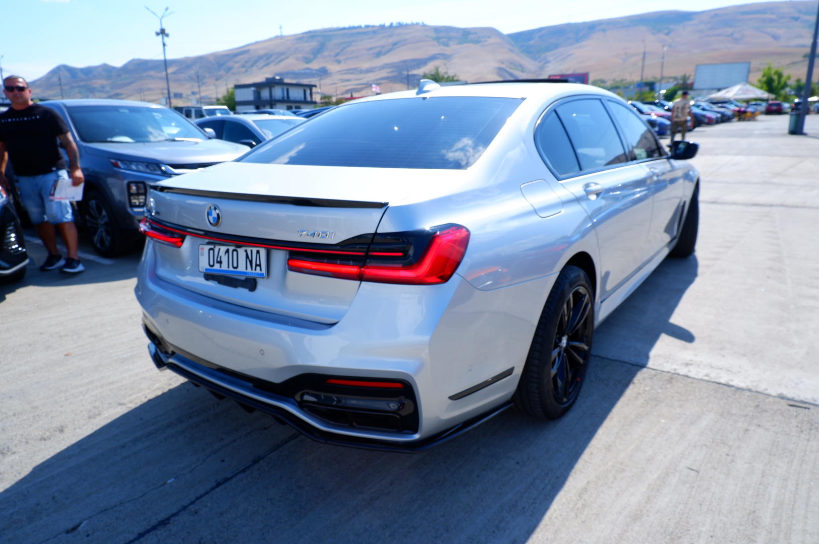 BMW 740 2019 — photo 2