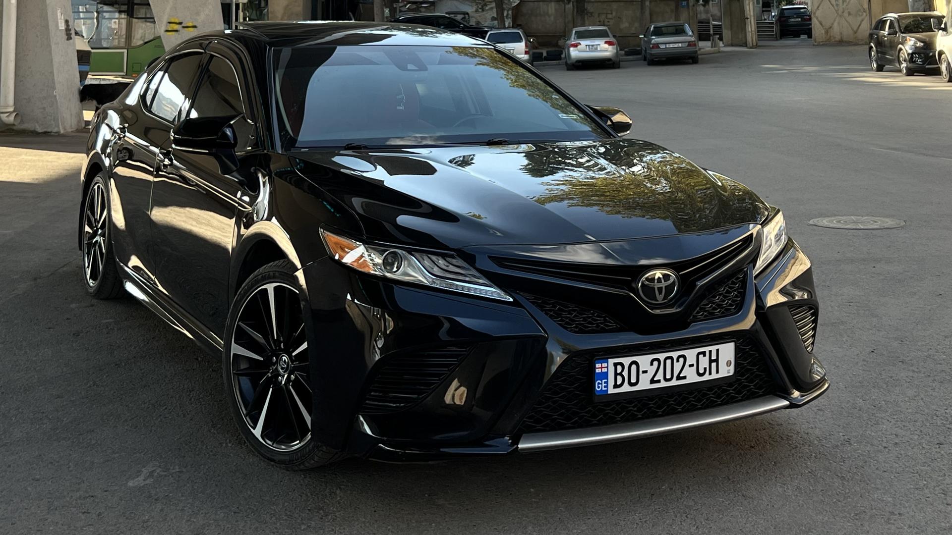 Toyota Camry 2019 — photo 2