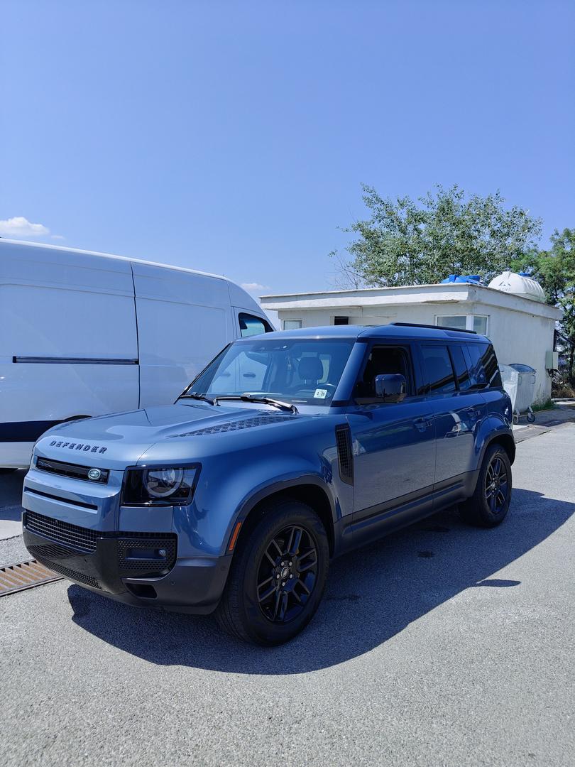 Land Rover Defender 2023 — photo 2