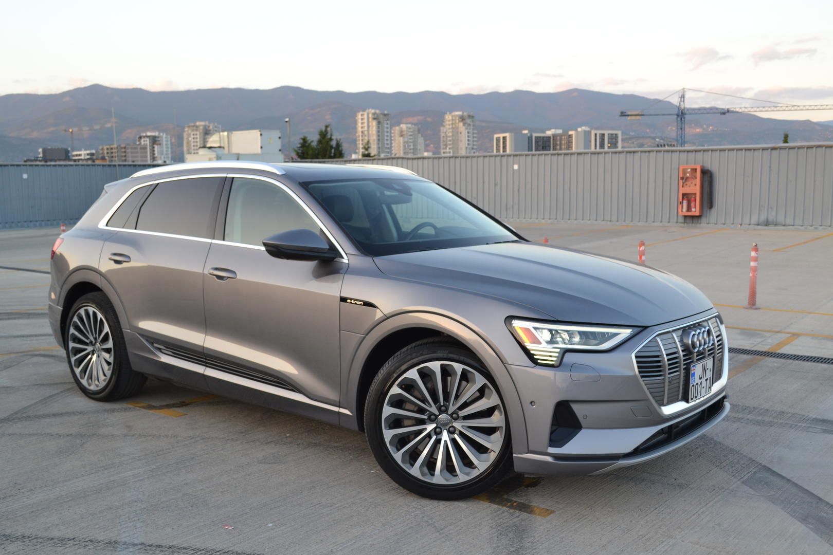 Audi e-tron 2019 — photo 2