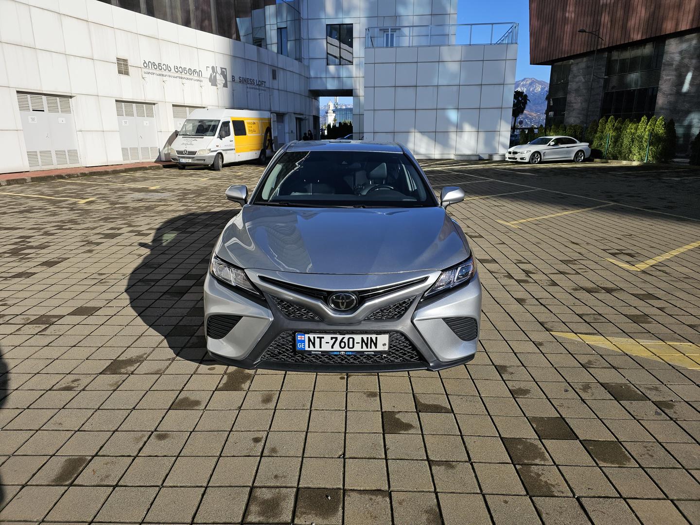Toyota Camry 2020 — photo 2