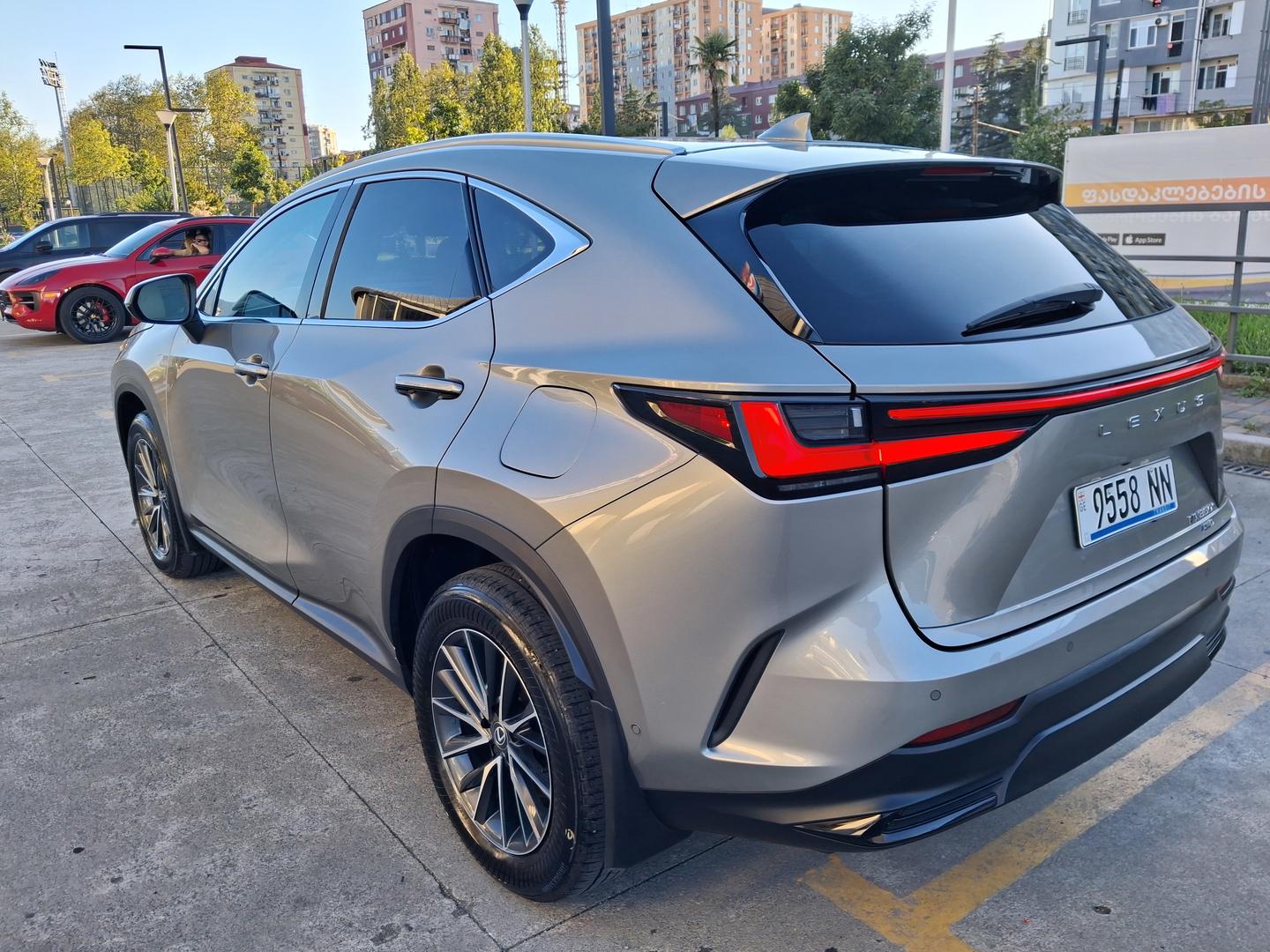 Lexus NX 350 2025 — photo 2