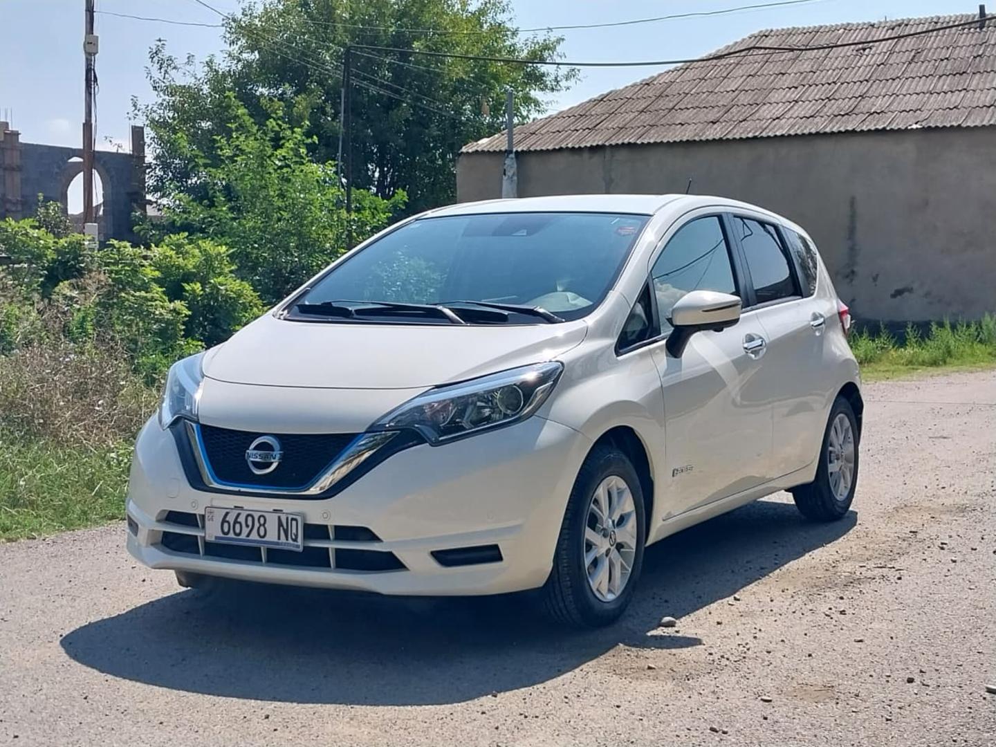 Nissan Note 2018 — photo 2