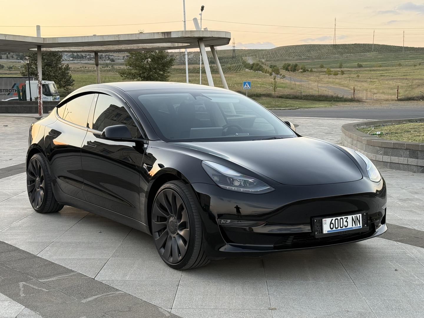 Tesla Model 3 2023 — photo 2