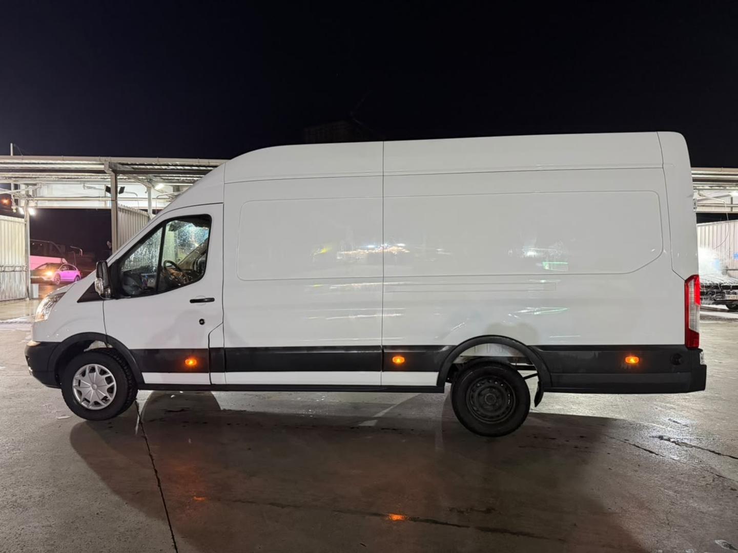 Ford Transit 2019 — photo 2