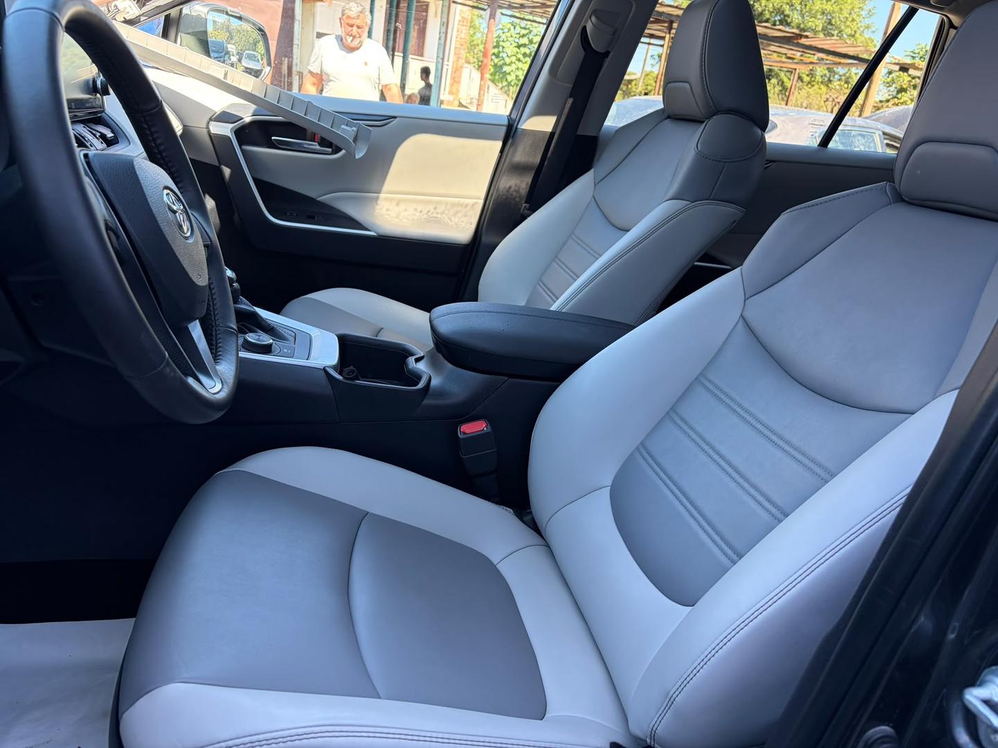 Toyota RAV4 2022 — photo 2