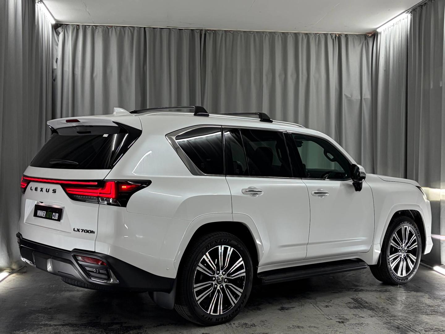 Lexus LX 700h 2026 — photo 2