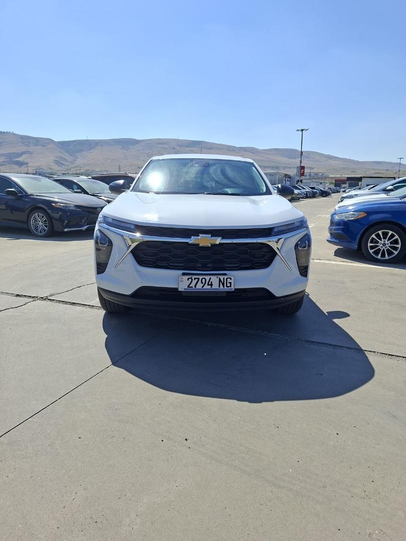 Chevrolet Trax 2023 — photo 2