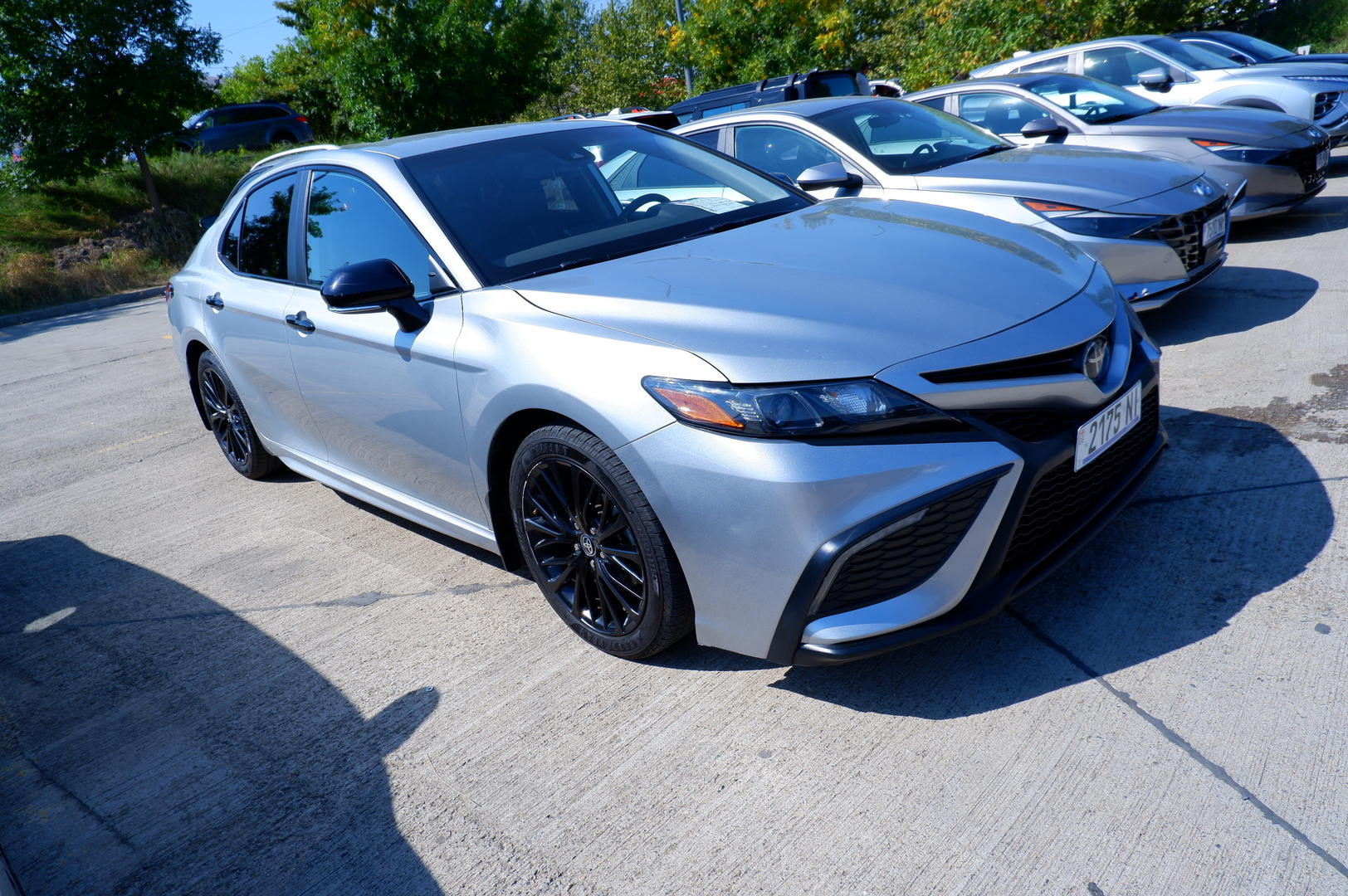 Toyota Camry 2021 — photo 2